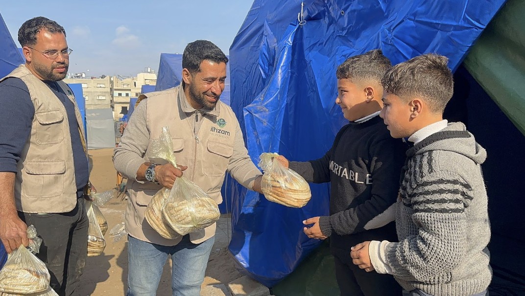 Ramadan Gaza - Bread Distribution